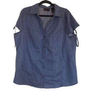 Torrid Blouse size‎ 2 button down cap sleeve dot print blue